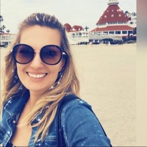 Meet your Posher, Julia